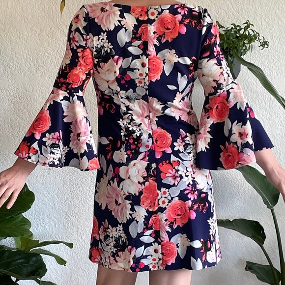 Mod Floral Bell Sleeved Dress - Picture 2 of 6